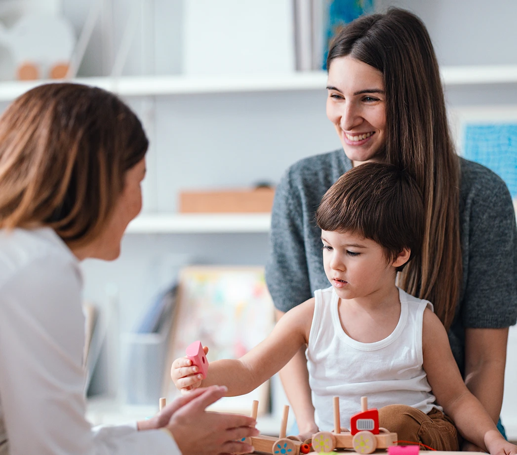 Child-playing-with-therapist-1